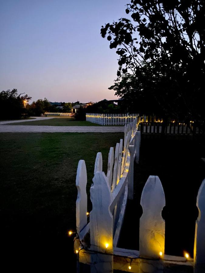 City On A Hill At Spring Creek Fredericksburg Exterior foto